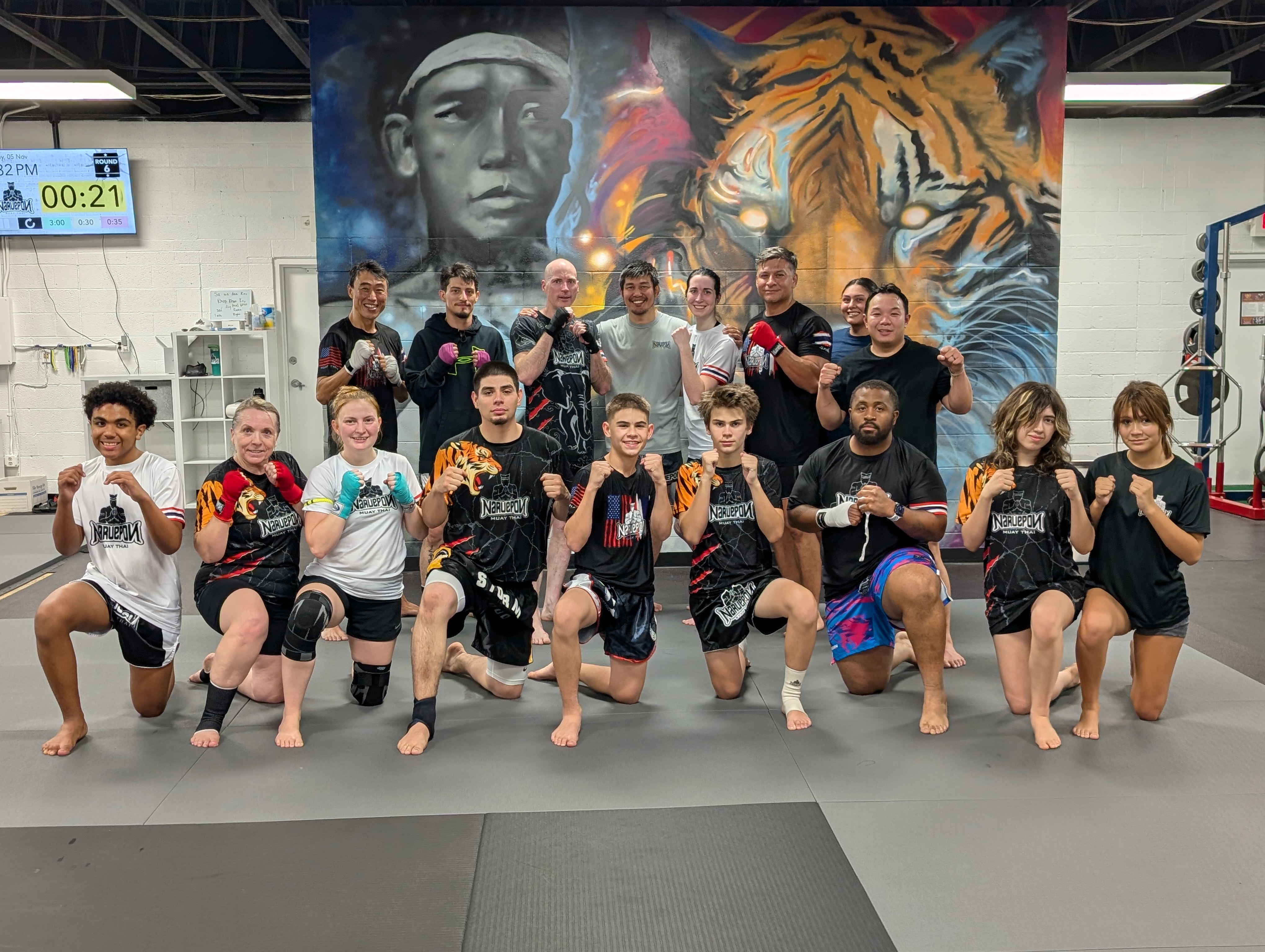 Group class photo at Naruepon Muay Thai